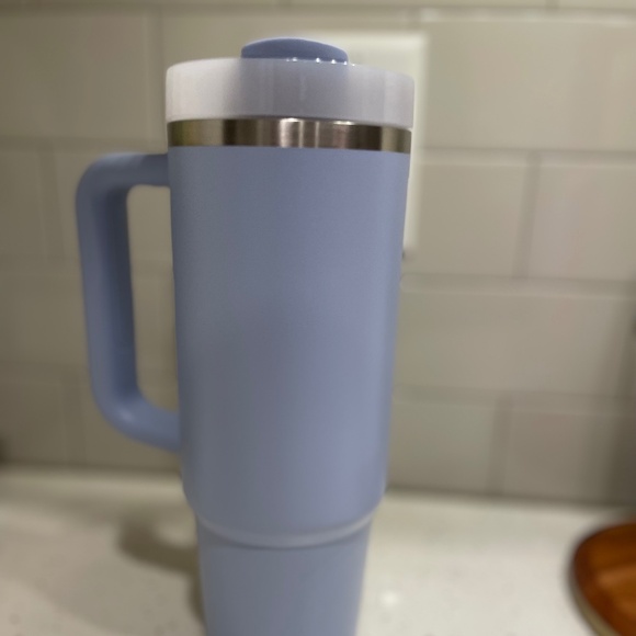 Stanley 30 oz Quencher H2.0 Flowstate Tumbler - Picture 3 of 5